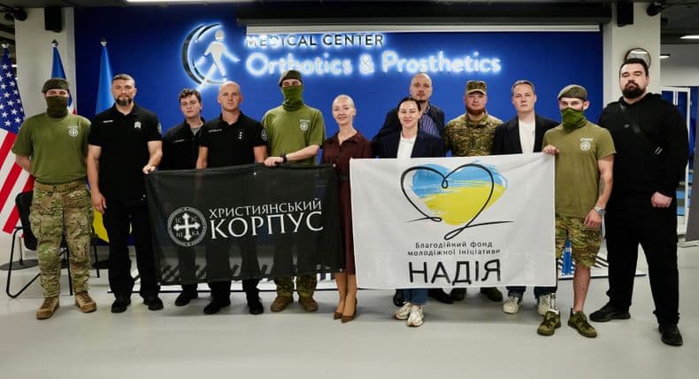 Więcej możliwości odzyskania mobilności: Korpus Chrześcijański i Fundacja Nadiia dołączają do programu protezowania Future for Ukraine