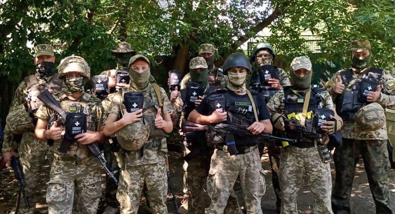 Żółnierzom przekazano 55 apteczek IFAK