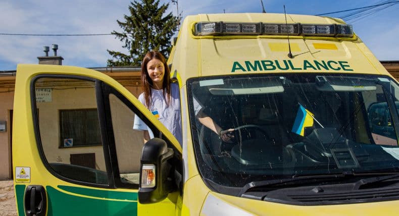 Karetka pogotowia dla szpitalu w mieście Katerynopil