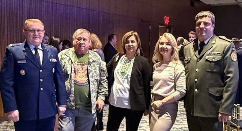 34 rocznica Sił Zbrojnych Ukrainy w Waszyngtonie: prezeska FFU w Stanach Zjednoczonych Ołena Nikołajenko odwiedziła uroczystość w Międzynarodowym Muzeum Szpiegostwa