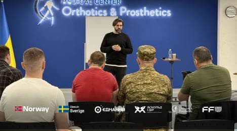 W Kijowie weterani z protezami kończyn szukali odpowiedzi na nietolerancyjne pytania oraz wsparcia w improwizacji